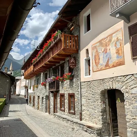 Trois Couronnes Di Charme Ad Uso Turistico Vda Apartment