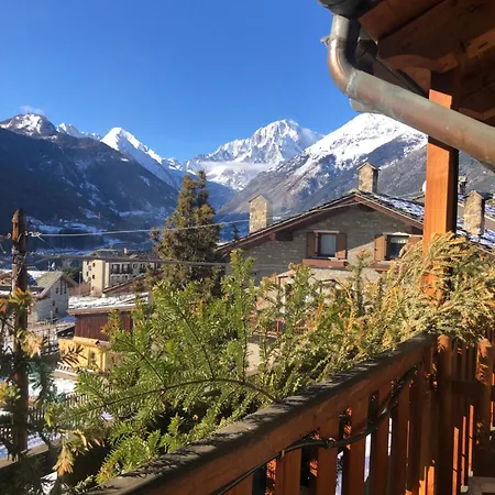 Lägenhet Trois Couronnes Di Charme Ad Uso Turistico Vda
