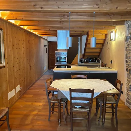 Trois Couronnes - Grande Rochere Appartamento Di Charme A La Salle Valle D'Aosta Διαμέρισμα La Salle