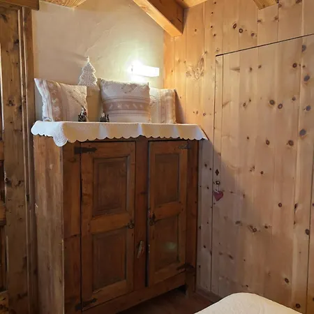 Trois Couronnes Di Charme Ad Uso Turistico Breve E Stagionale Apartment La Salle