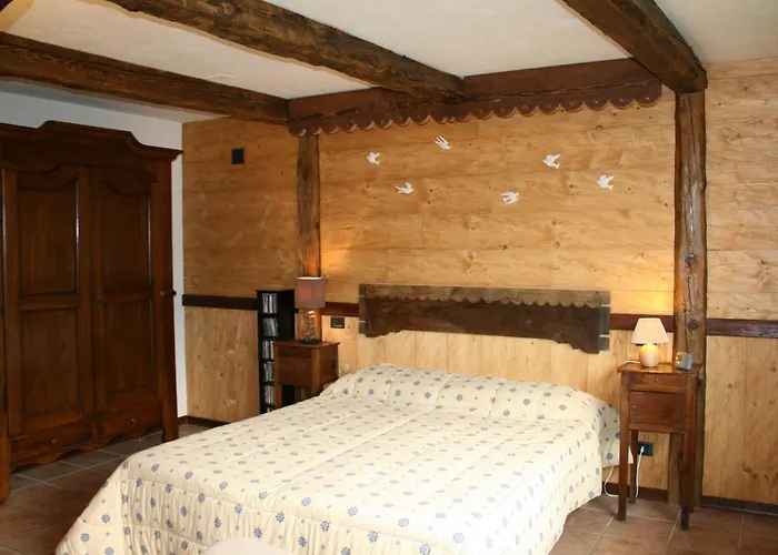 Trois Couronnes Di Charme Ad Uso Turistico Breve E Stagionale * La Salle