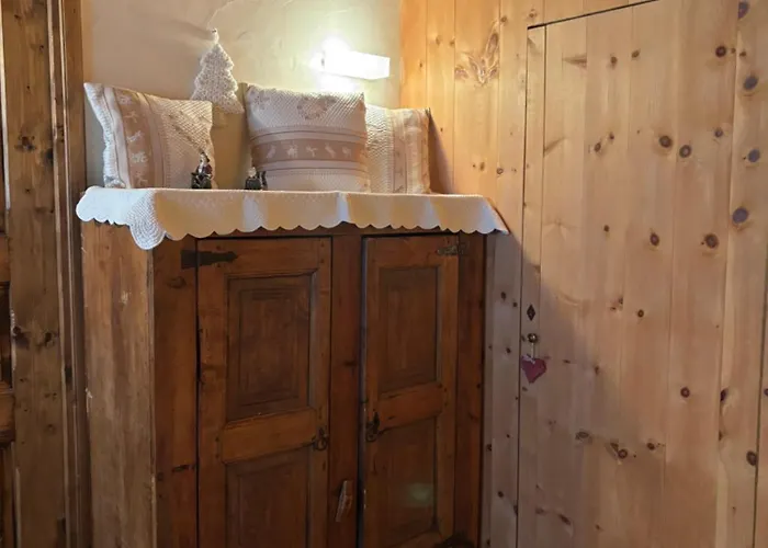 Trois Couronnes Di Charme Ad Uso Turistico Breve E Stagionale Apartment La Salle